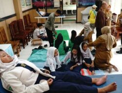 Puluhan Siswa SMPN 1 Boyolangu Keracunan Massal, Orang Tua Desak Program MBG Dihentikan Puluhan Siswa SMPN 1 Boyolangu Keracunan Massal, Orang Tua Desak Program MBG Dihentikan