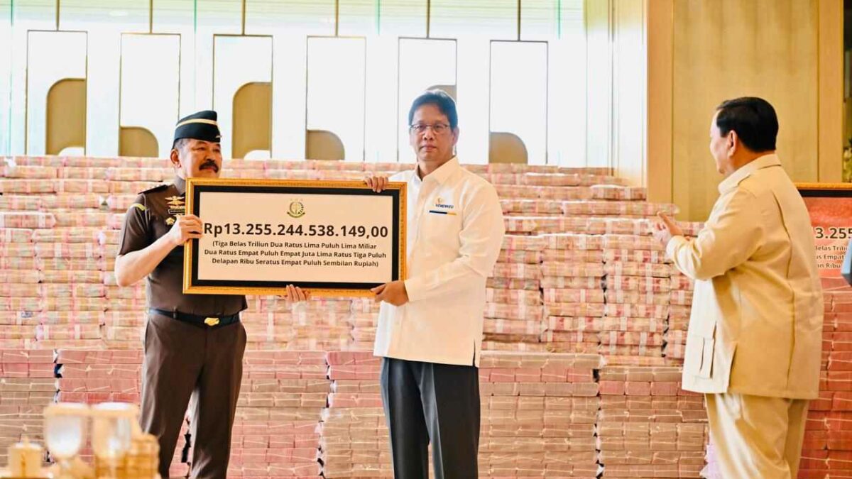 Prabowo Berdiri di Depan Gunung Uang Rp 13 Triliun Hasil Korupsi CPO, Simbol Pengembalian Kerugian Negara Terbesar
