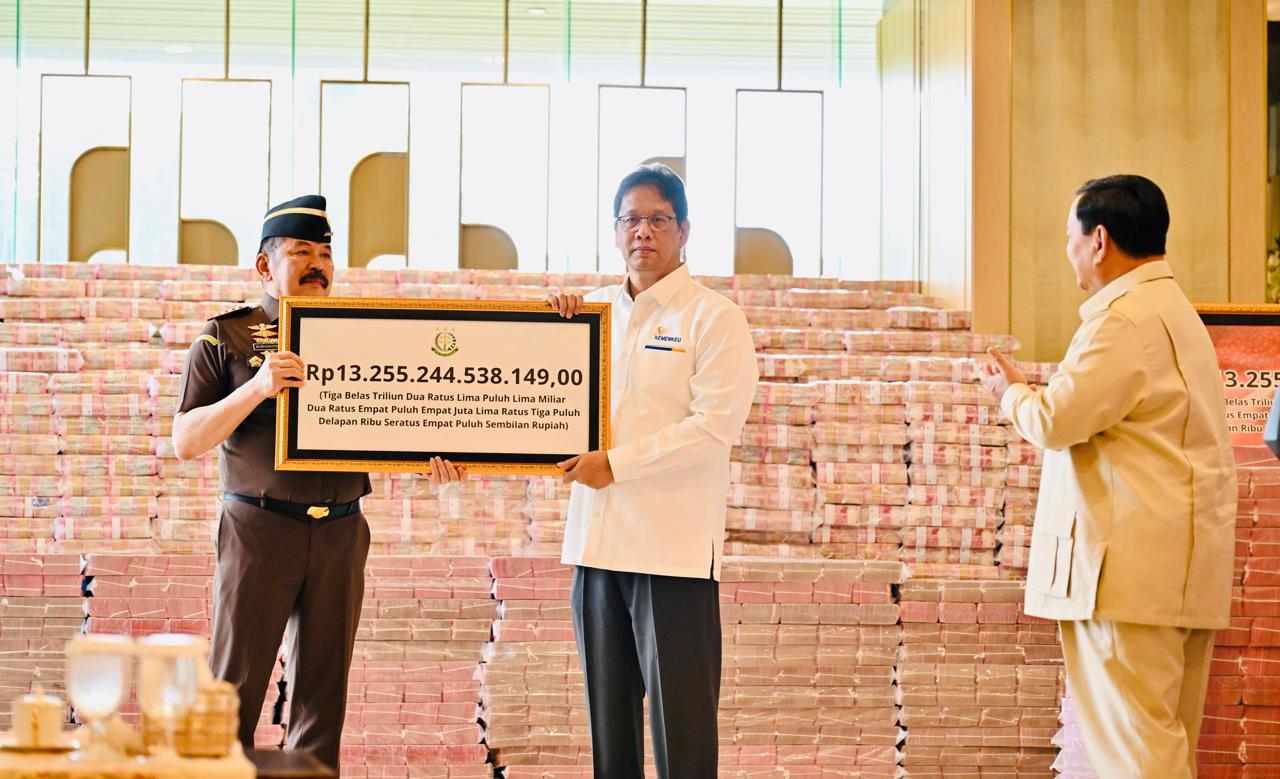 Prabowo Berdiri di Depan Gunung Uang Rp 13 Triliun Hasil Korupsi CPO, Simbol Pengembalian Kerugian Negara Terbesar