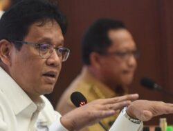 Purbaya ungkap Rp234 triliun dana Pemda mengendap di bank. KDM tantang buka data, Pramono akui 1.000% benar.