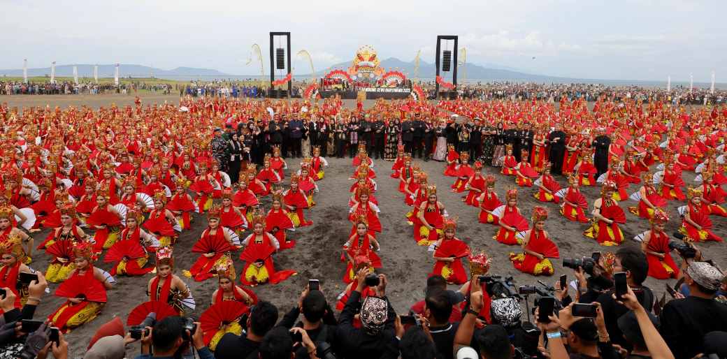 13 Tahun Gandrung Sewu, Bukti Banyuwangi Tak Pernah Kehilangan Pesona Budayanya 13 Tahun Gandrung Sewu, Bukti Banyuwangi Tak Pernah Kehilangan Pesona Budayanya