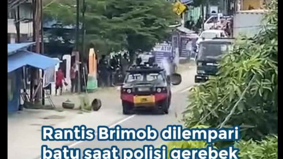 Warga Lempari Rantis Brimob Saat Polisi Gerebek Bandar Narkoba di Palu