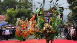 Ribuan Warga Padati Batu Art Flower Carnival 2025, Parade Bunga Spektakuler Warnai HUT Kota Batu Ribuan Warga Padati Batu Art Flower Carnival 2025, Parade Bunga Spektakuler Warnai HUT Kota Batu