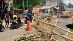 Jembatan Sonokembang Ambrol, Warga Bertindak, Pemkot Malang Hanya Imbauan Tanpa Solusi Jembatan Sonokembang Ambrol, Warga Bertindak, Pemkot Malang Hanya Imbauan Tanpa Solusi