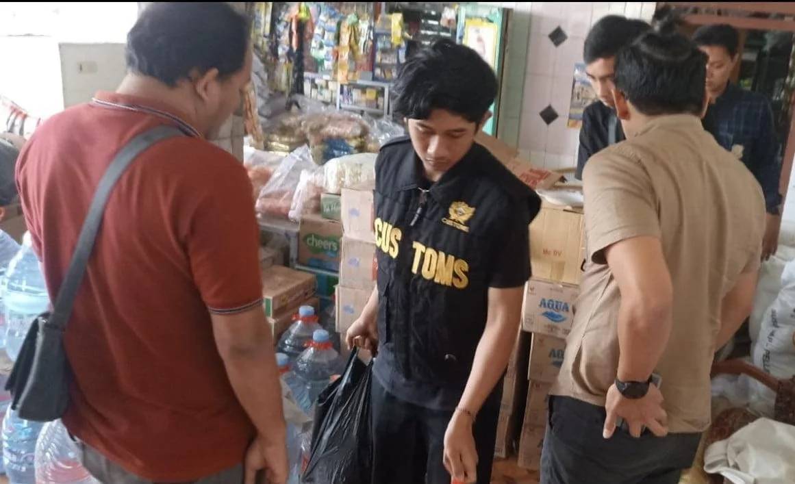 Satpol PP dan Bea Cukai Malang Gencar Sikat Rokok Ilegal, 89 Ribu Batang Disita di Kota Batu Satpol PP dan Bea Cukai Malang Gencar Sikat Rokok Ilegal, 89 Ribu Batang Disita di Kota Batu
