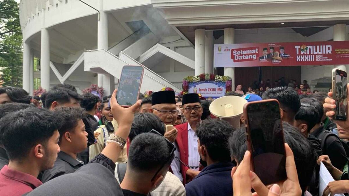 Kunjungan Menteri ESDM Bahlil Lahadalia diwarnai Isu Pertalite Bercampur Air dan Aksi Demo Mahasiswa