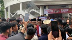 Kunjungan Menteri ESDM Bahlil Lahadalia diwarnai Isu Pertalite Bercampur Air dan Aksi Demo Mahasiswa