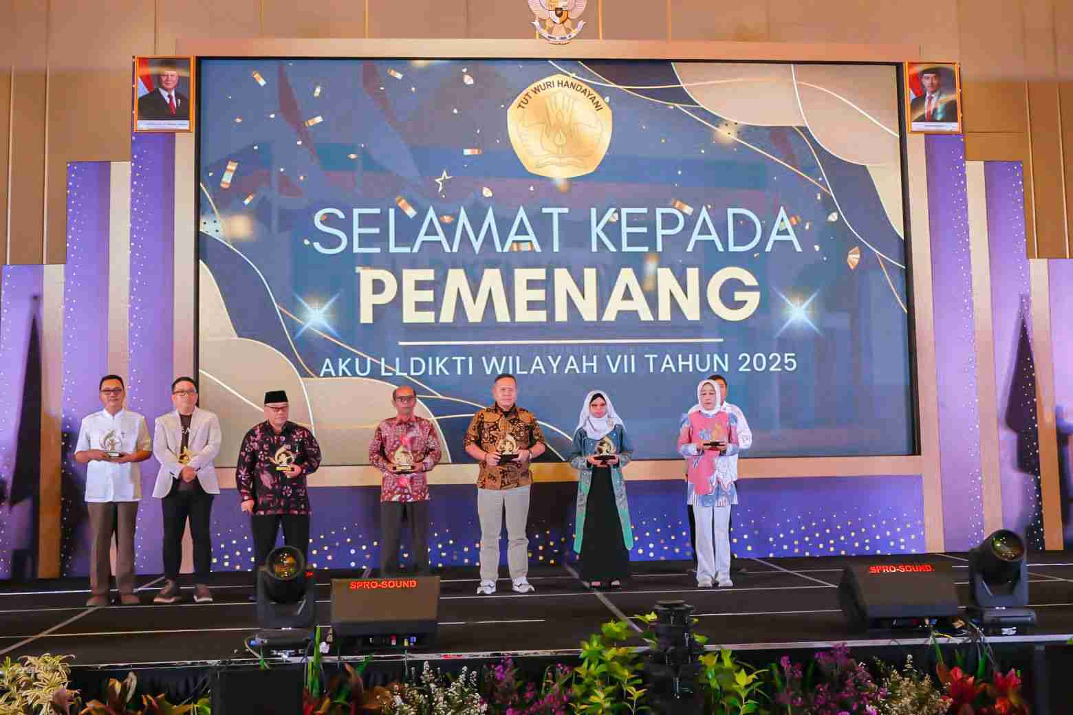 UIBU Raih Penghargaan Prestasi Mahasiswa di Anugerah Kampus Unggulan LLDIKTI Wilayah 7 Jawa Timur 2025 UIBU Raih Penghargaan Prestasi Mahasiswa di Anugerah Kampus Unggulan LLDIKTI Wilayah 7 Jawa Timur 2025