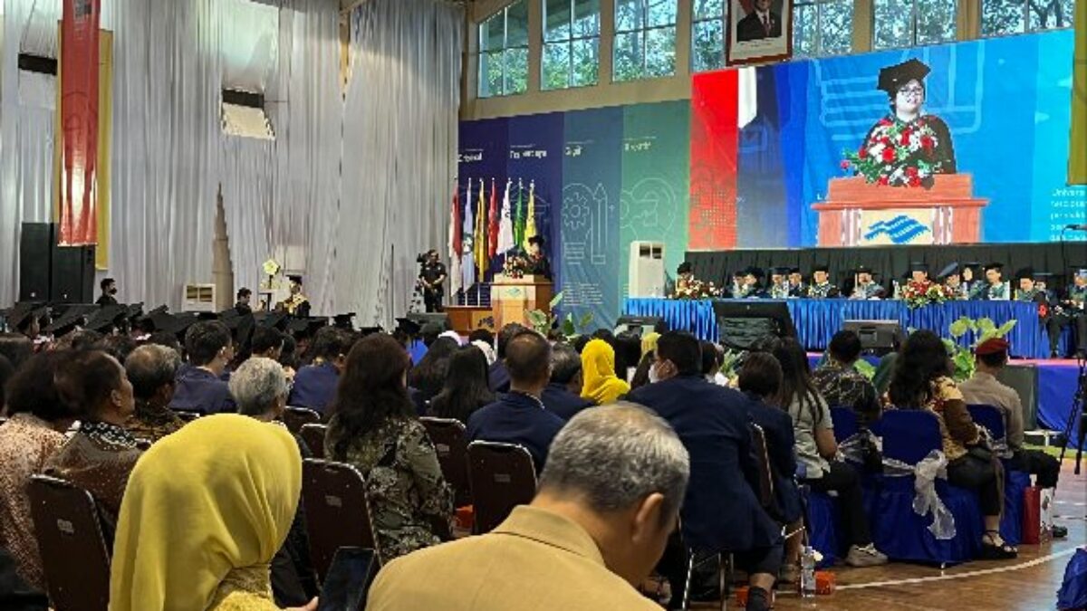 Wisuda 287 Lulusan, Rektor Ma Chung Minta Lulusan Ikuti Perkembangan Teknologi dan Bermanfaat untuk Masyarakat