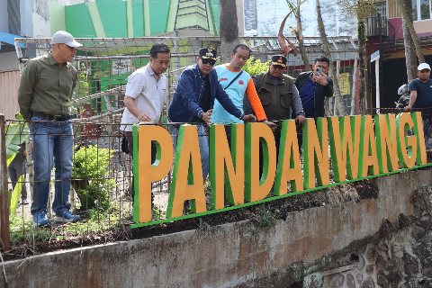 Jadi Akses Utama, Warga Tuntut Percepat Perbaikan Jembatan Sonokembang yang Ambrol