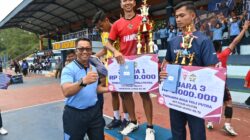 Turnamen Bola Voli Antar Satuan HUT ke-79 Pomau, Danlanud Abd Saleh Serahkan Tropi Juara