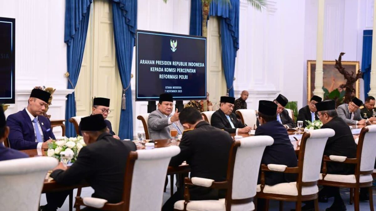 Komisi Reformasi Polri Resmi Dilantik, Prabowo Tegaskan Pentingnya Supremasi Hukum Komisi Reformasi Polri Resmi Dilantik, Prabowo Tegaskan Pentingnya Supremasi Hukum