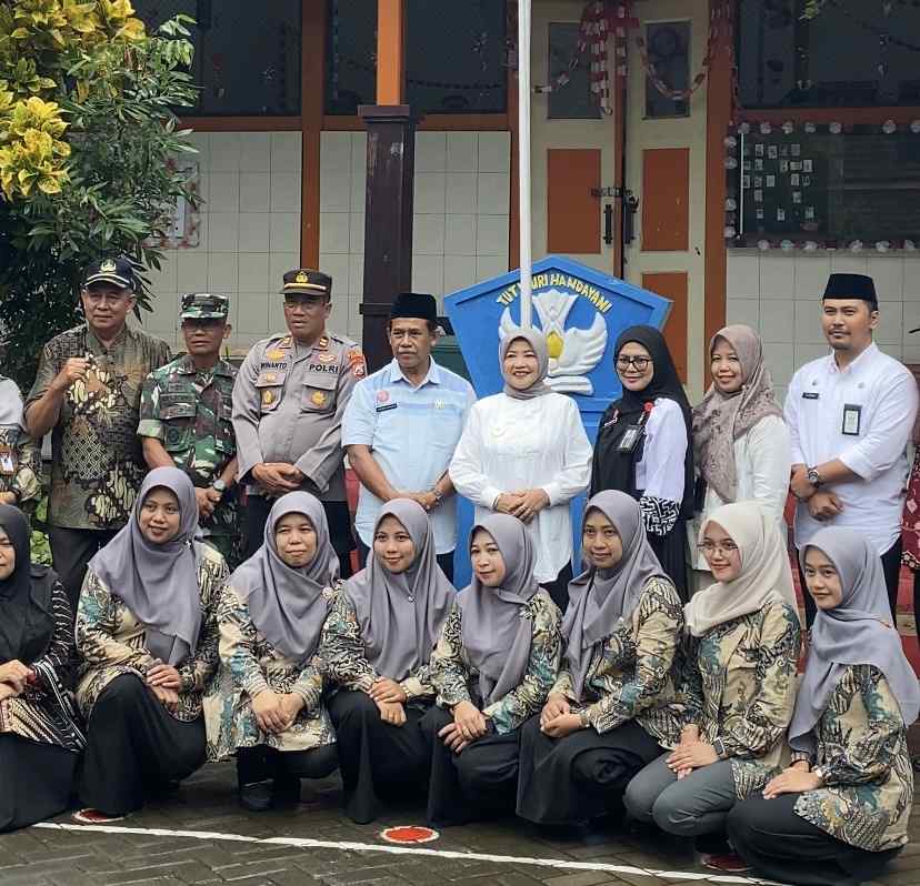 Wabup Malang Resmikan SMPN 1 Tumpang sebagai Sekolah Unggulan Agrowisata dan Budaya Wabup Malang Resmikan SMPN 1 Tumpang sebagai Sekolah Unggulan Agrowisata dan Budaya