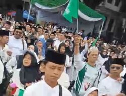 Jalan Sehat Sarungan Peringati Hari Santri, Meriah