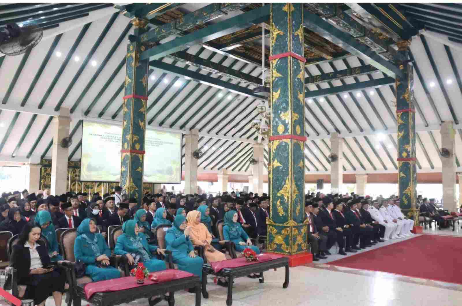 Mutasi Serampangan, ASN Kabupaten Malang Dilantik Pakai Seragam PKK, Dinilai Tabrak Aturan