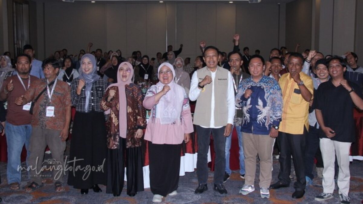 Pengelolaan Informasi Publik Era Digital: Wahyu Hidayat Tekankan Transparansi dan Integrasi Data Pemkot Malang Pengelolaan Informasi Publik Era Digital: Wahyu Hidayat Tekankan Transparansi dan Integrasi Data Pemkot Malang