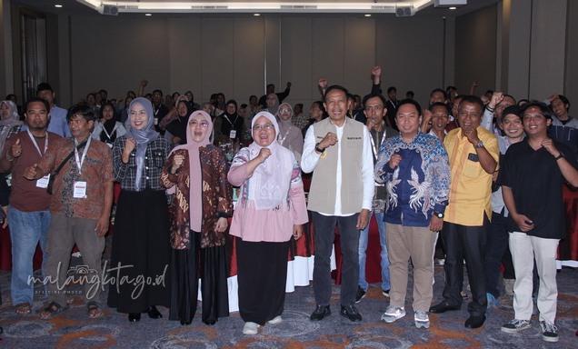 Pengelolaan Informasi Publik Era Digital: Wahyu Hidayat Tekankan Transparansi dan Integrasi Data Pemkot Malang Pengelolaan Informasi Publik Era Digital: Wahyu Hidayat Tekankan Transparansi dan Integrasi Data Pemkot Malang