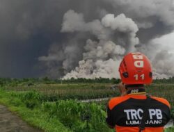 Status Awas: 300 Warga Mengungsi Setelah Gunung Semeru Erupsi Hebat