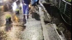 Diduga Akibat Hujan dan Drainase Buruk, Trotoar Jembatan Brantas Ambrol pada Minggu Malam