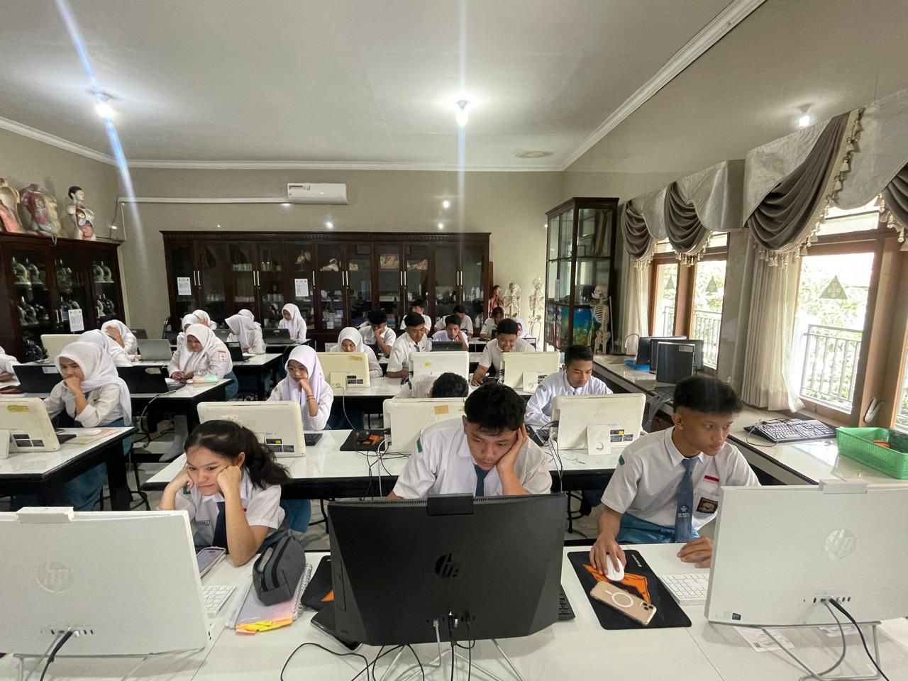 Ujian TKA di SMA Negeri 2 Kota Malang Berjalan Lancar, 339 Siswa Ikut Tanpa Kendala Ujian TKA di SMA Negeri 2 Kota Malang Berjalan Lancar, 339 Siswa Ikut Tanpa Kendala