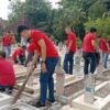 Peringati Hari Pahlawan 10 Nopember, Puluhan Karyawan Alfamart Bersih-Bersih Area Taman Makam Pahlawan