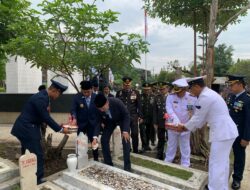Berziarah ke Taman Makam Pahlawan, Walikota Wahyu ajak Generasi Muda Lanjutkan Perjuangan Para Pahlawan