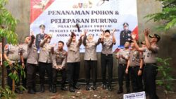 Serdik Sespimma Polri Tanam Pohon dan Lepas Ratusan Burung di Polres Malang Serdik Sespimma Polri Tanam Pohon dan Lepas Ratusan Burung di Polres Malang