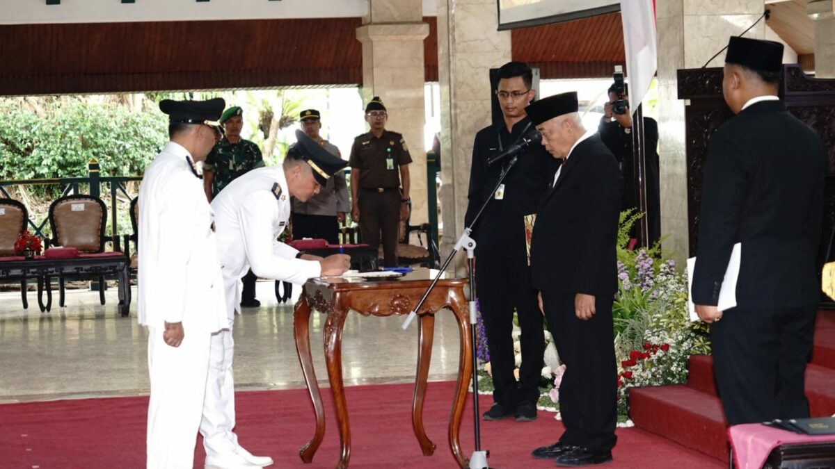 Bupati LIRA Malang Kritik Pelantikan 186 Pejabat : Soroti Transparansi dan Sistem Merit Pemkab Malang Bupati LIRA Malang Kritik Pelantikan 186 Pejabat : Soroti Transparansi dan Sistem Merit Pemkab Malang