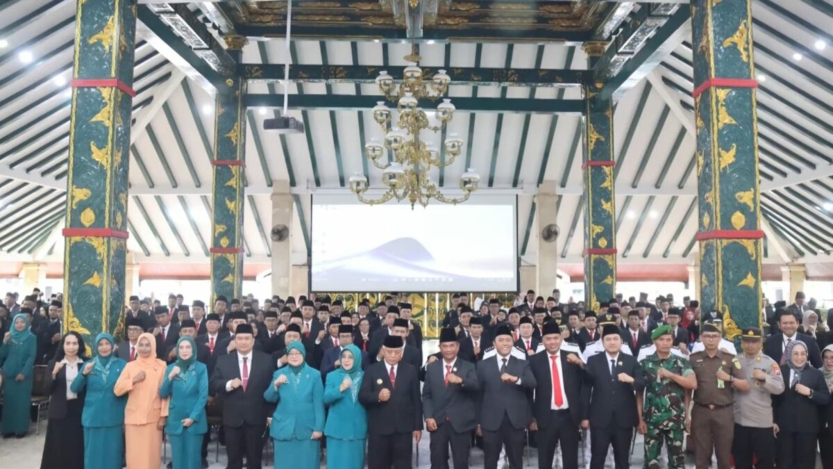 Mutasi Yang Terkesan Serampangan Pemkab Malang : Ada ASN Dilantik Memakai Seragam PKK