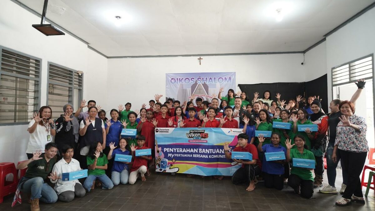Pertamina Patra Niaga Salurkan 500 Pasang Sepatu dan Paket Sembako untuk Yayasan dan Sekolah di Malang dan Pasuruan