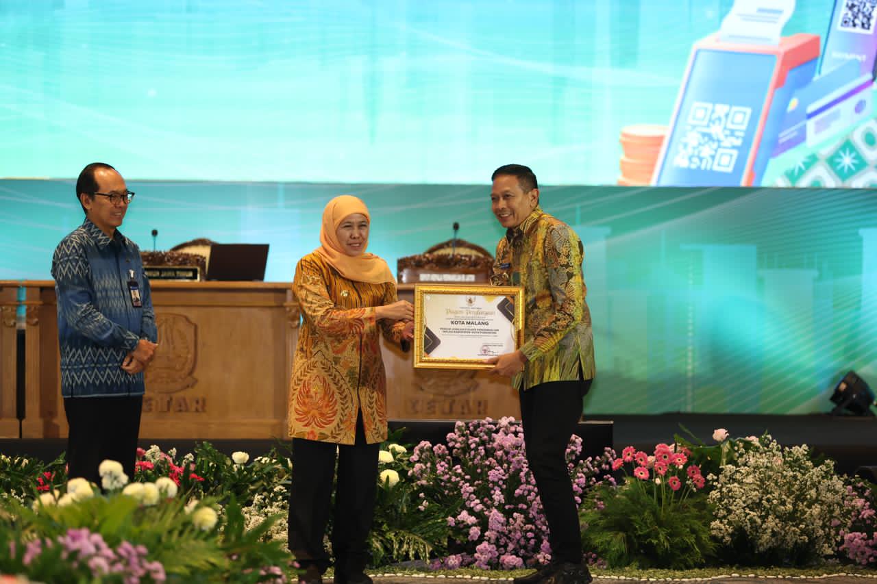 Walikota Malang Jadi Satu-Satunya Kepala Daerah Penerima 3 Penghargaan dari Gubernur Jatim di HLM Propinsi Jawa Timur