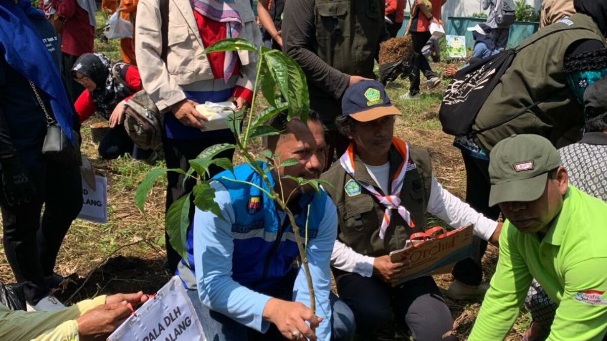 Antisipaai  Polusi Tinggi, DLH Kota Malang Tanam Ribuan Pohong