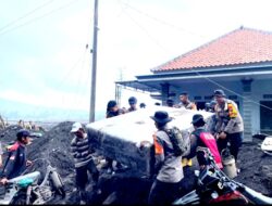 Polri Perkuat Operasi Kemanusiaan Untuk Warga Terdampak Erupsi Semeru