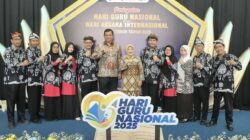 Gubernur Khofifah Apresiasi Peran Guru di Era Digital dalam Peringatan HGN dan HAI 2025 Surabaya