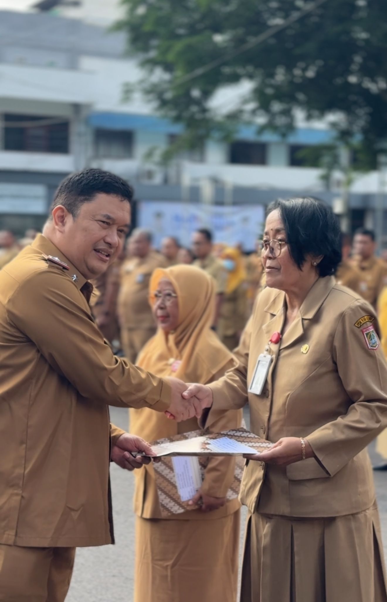 65 ASN Kabupaten Malang Resmi Purnabakti, Pemerintah Beri Penghormatan di Pendopo Agung 65 ASN Kabupaten Malang Resmi Purnabakti, Pemerintah Beri Penghormatan di Pendopo Agung