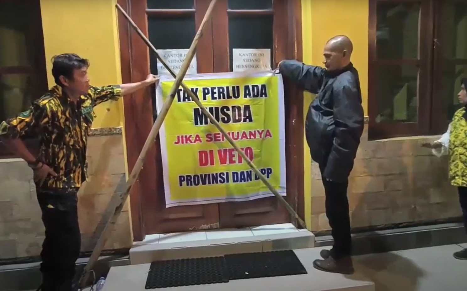 Walkout Musda XI Golkar Kota Malang Berujung Dugaan Pemukulan Kader Perempuan Walkout Musda XI Golkar Kota Malang Berujung Dugaan Pemukulan Kader Perempuan