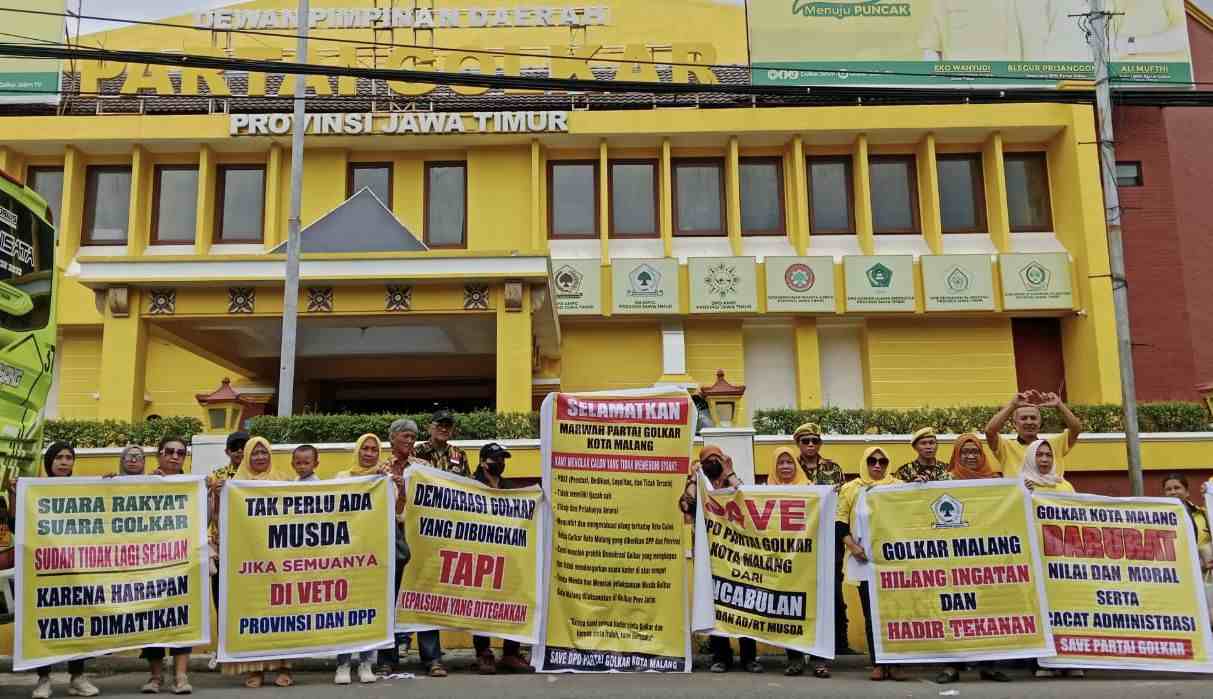 Musda Golkar XI Kota Malang Ricuh, Dugaan Kekerasan Kader Perempuan, Kader Walkout hingga Segel Kantor DPD Musda Golkar XI Kota Malang Ricuh, Dugaan Kekerasan Kader Perempuan, Kader Walkout hingga Segel Kantor DPD