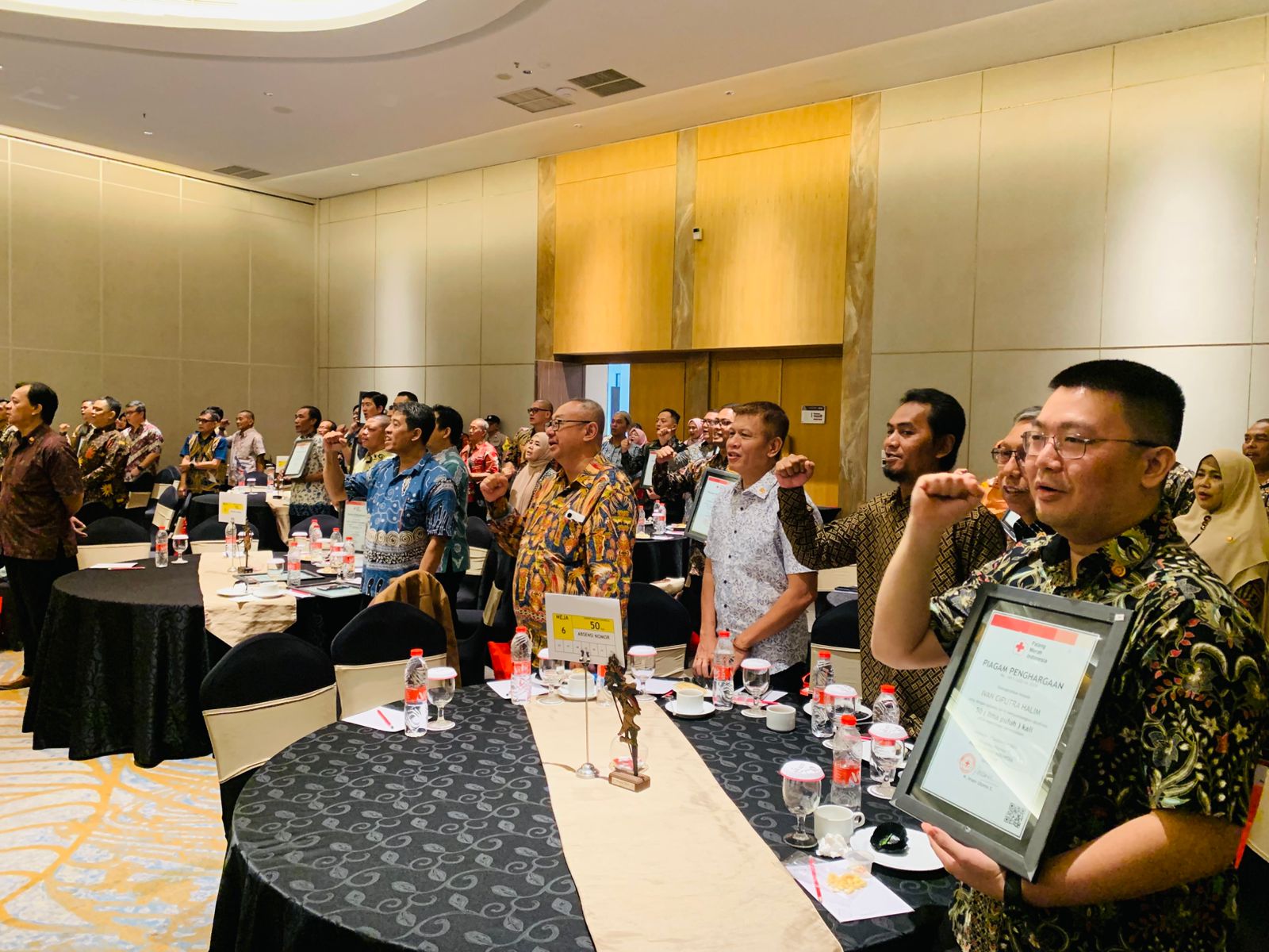 Sebanyak 78 Pendonor 50 Kali untuk Perkuat Ketahanan Stok Darah Dapat Penghargaan Sebanyak 78 Pendonor 50 Kali untuk Perkuat Ketahanan Stok Darah Dapat Penghargaan