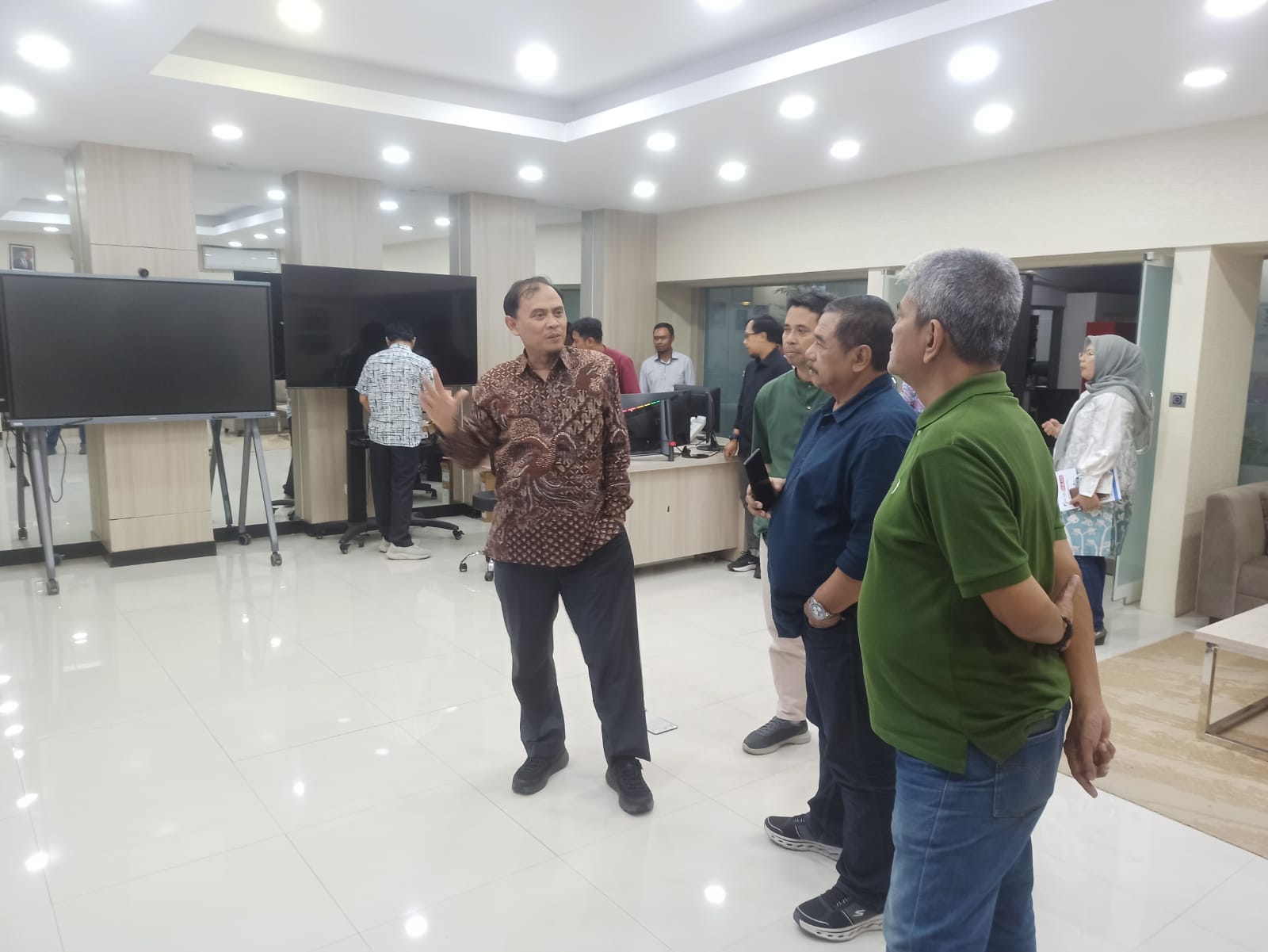 Perum Jasa Tirta I Terus Berusaha Maksimal Meningkatkan Pelayanan Kepada Pelanggan, Baik Kualitas maupun Kuantitas Air Perum Jasa Tirta I Terus Berusaha Maksimal Meningkatkan Pelayanan Kepada Pelanggan, Baik Kualitas maupun Kuantitas Air