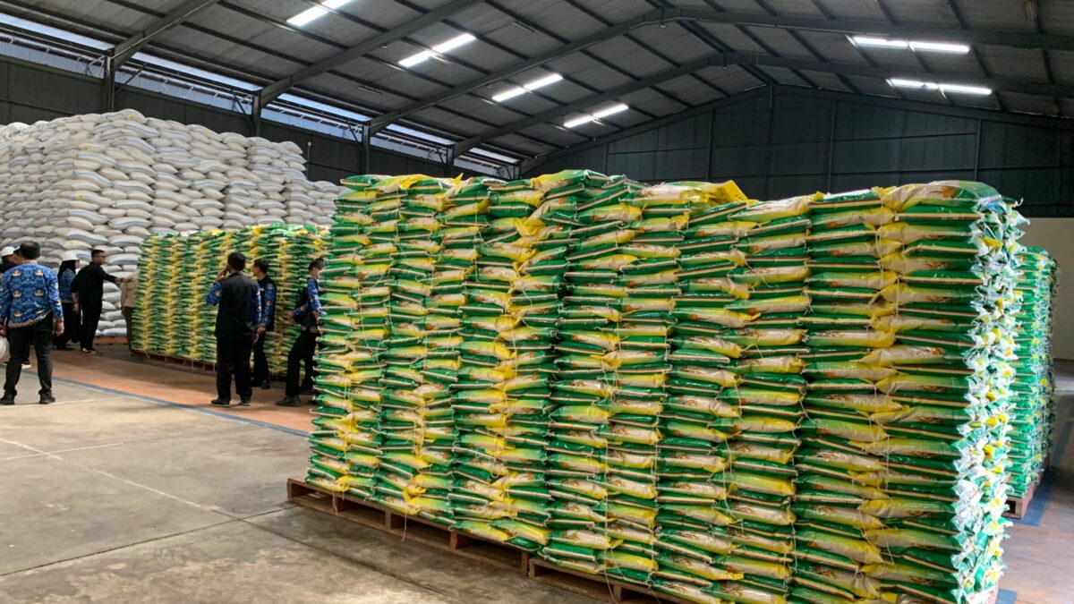 Stok Beras Bulog Malang Tembus 28 Ribu Ton, Dijamin Aman hingga 6 Bulan Stok Beras Bulog Malang Tembus 28 Ribu Ton, Dijamin Aman hingga 6 Bulan