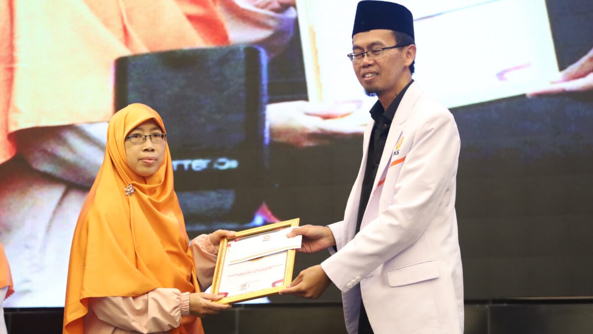 Rakerda PKS Kota Malang Diwarnai Awarding Kader Berprestasi