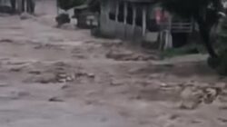Banjir Sungai Bedadung Rendam Jember, 1.271 KK Terdampak dan Ratusan Warga Mengungsi