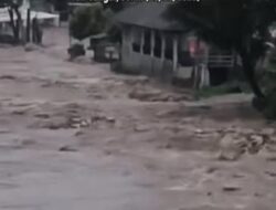 Banjir Sungai Bedadung Rendam Jember, 1.271 KK Terdampak dan Ratusan Warga Mengungsi