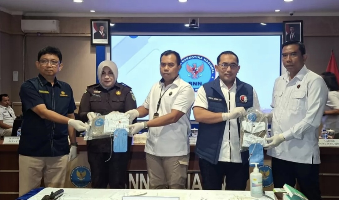 Mahasiswa di Malang Diciduk BNNP Jatim Usai Terima Ganja 2 Kg dari Ekspedisi Mahasiswa di Malang Diciduk BNNP Jatim Usai Terima Ganja 2 Kg dari Ekspedisi