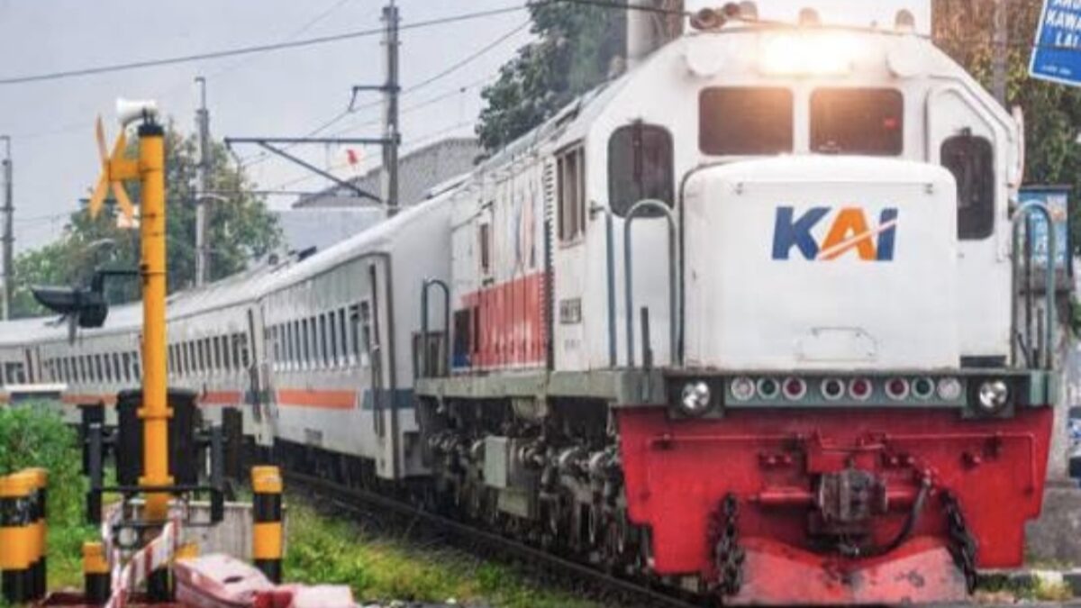 Libur Nataru, Puluhan Ribu Warga Tinggalkan Surabaya dan Malang Naik Kereta