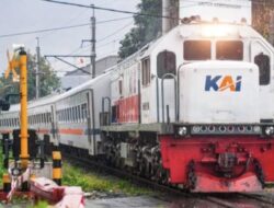 Libur Nataru, Puluhan Ribu Warga Tinggalkan Surabaya dan Malang Naik Kereta