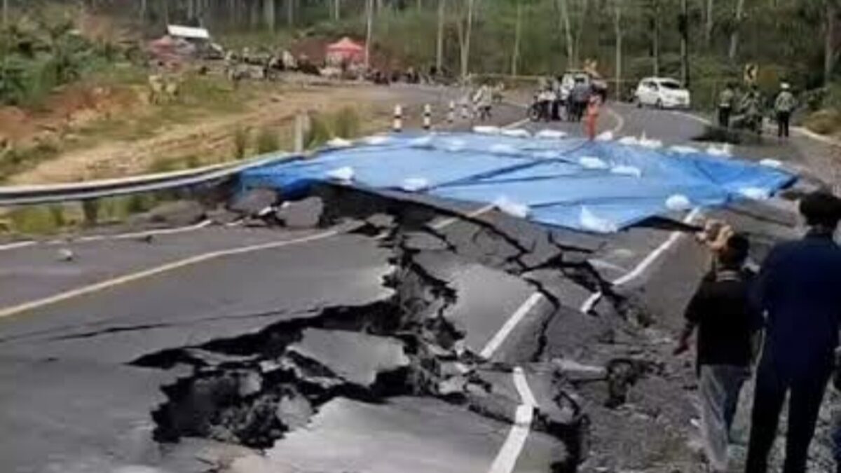 Curah Hujan Tinggi, Longsor Jadi Bencana Terbanyak di Kabupaten Malang Sepanjang 2025 Curah Hujan Tinggi, Longsor Jadi Bencana Terbanyak di Kabupaten Malang Sepanjang 2025