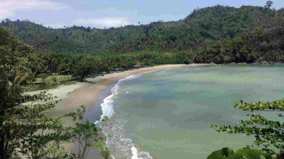 4 Pantai di Malang yang Jadi Surga Surfing Saat Libur Nataru