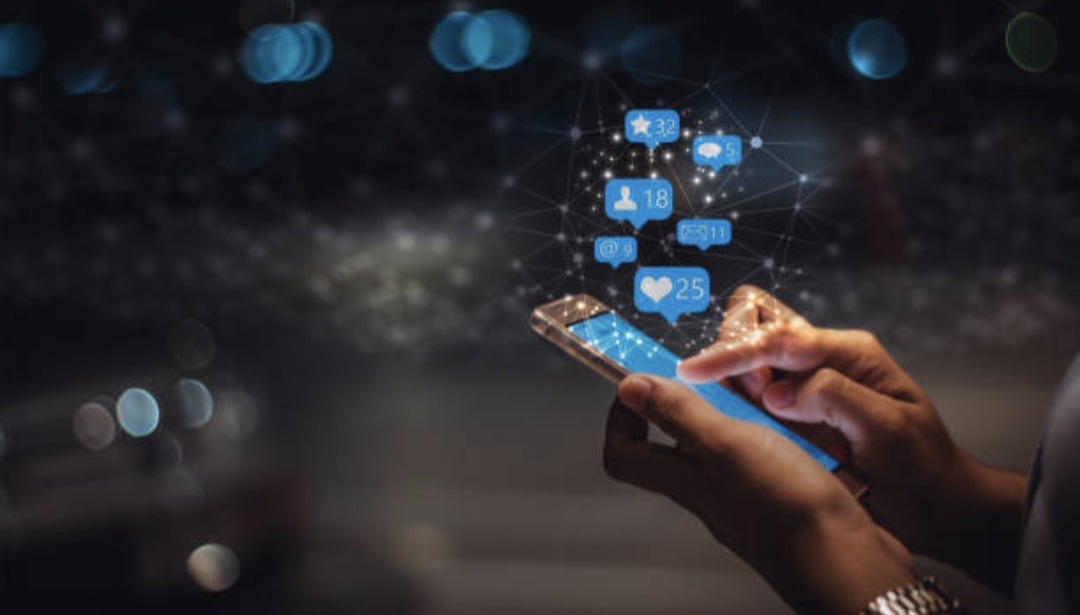 Selalu Online tapi Jarang Update? Ini 5 Tipe Kepribadian yang Diam-diam Aktif di Media Sosial