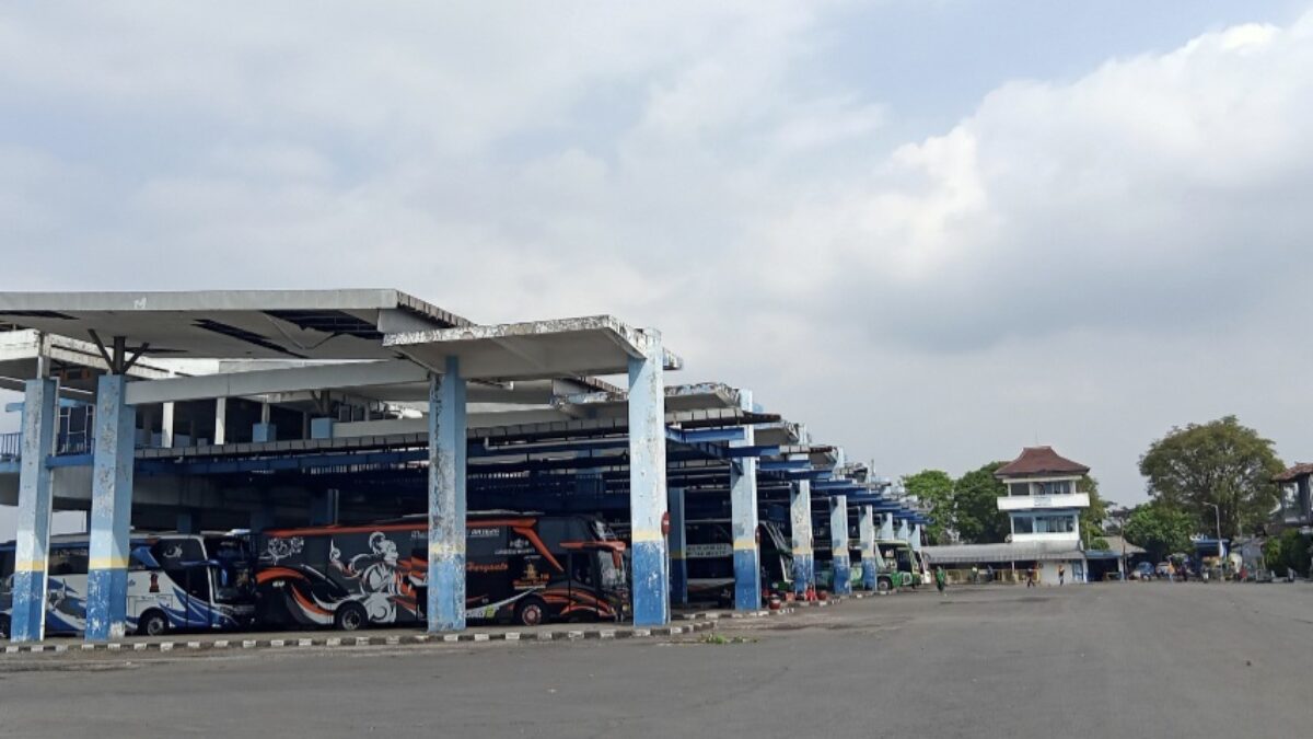 Bus Mudik Gratis dari Jakarta Tiba di Malang Jelang Natal, Terminal Arjosari Diserbu Pemudik